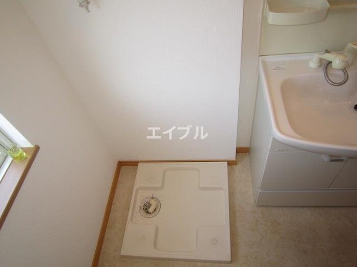 物件内観写真10　(洗濯機置場)