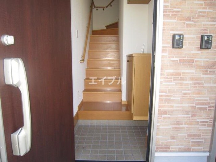 物件内観写真13　(玄関)