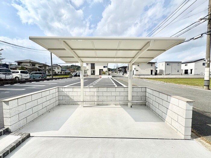 物件外観写真4　(駐輪場)