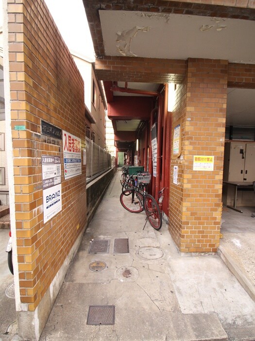 物件外観写真4　(駐輪場)