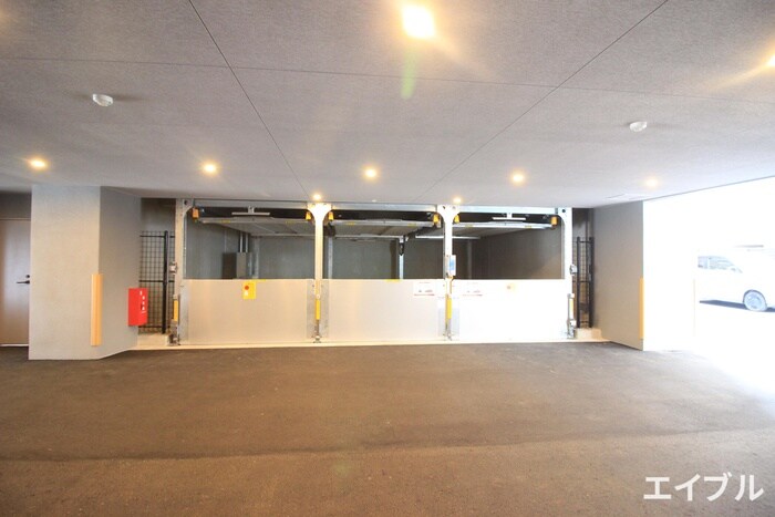 物件外観写真5　(駐車場)