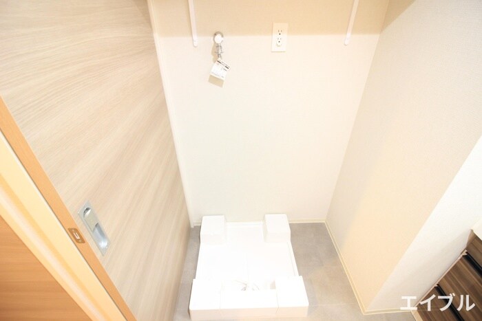 物件内観写真12　(洗濯機置場)