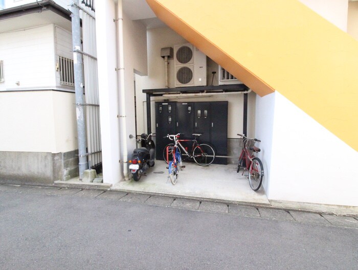 物件外観写真3　(駐輪場)