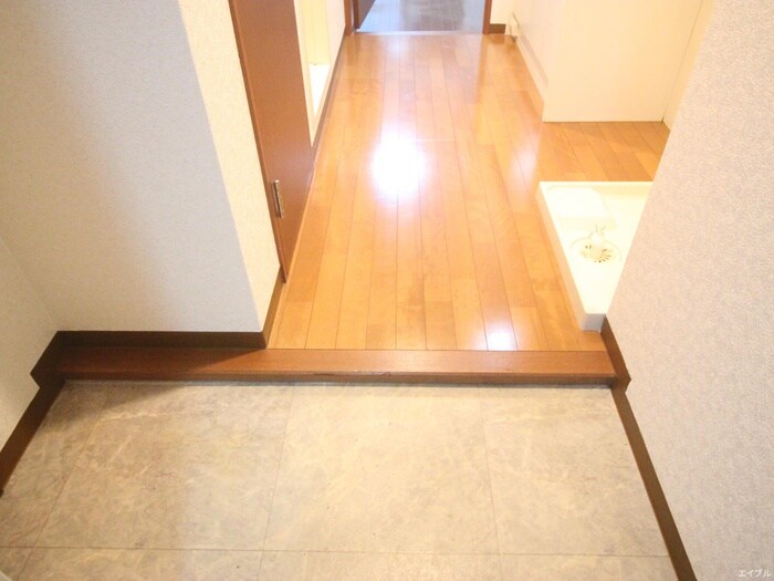 物件内観写真16　(玄関)