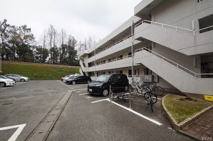 物件外観写真4　(駐車場)