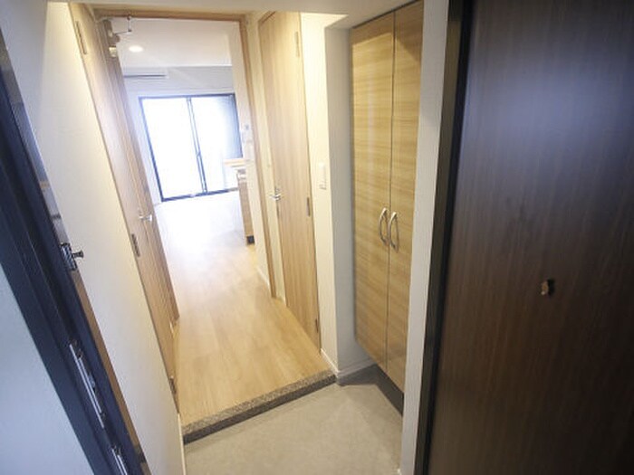 物件内観写真9　(玄関)