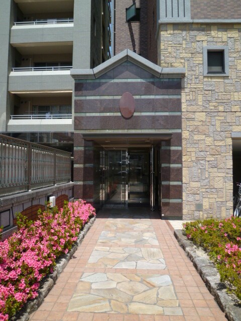 物件外観写真2　(エントランス部分)