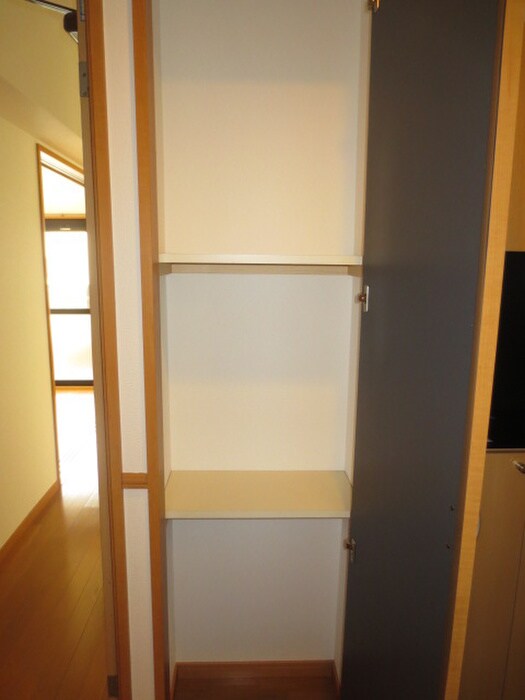 物件内観写真13　(収納)