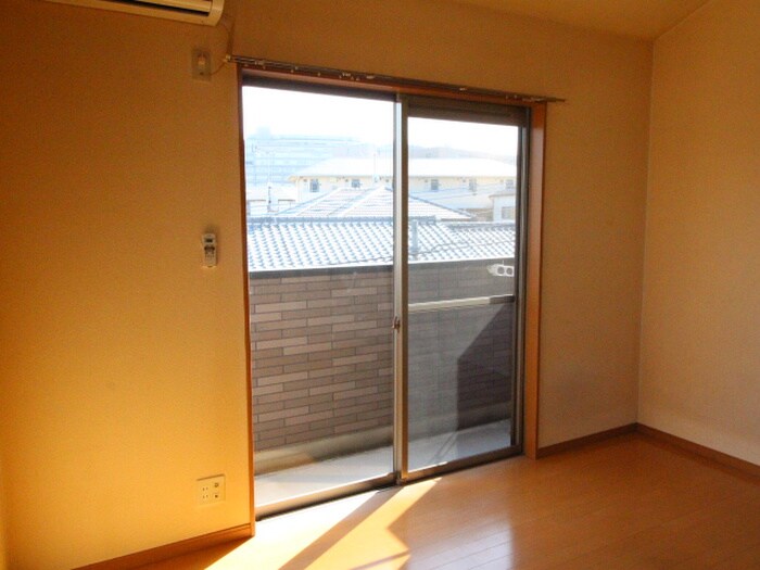 物件内観写真2　(居室)