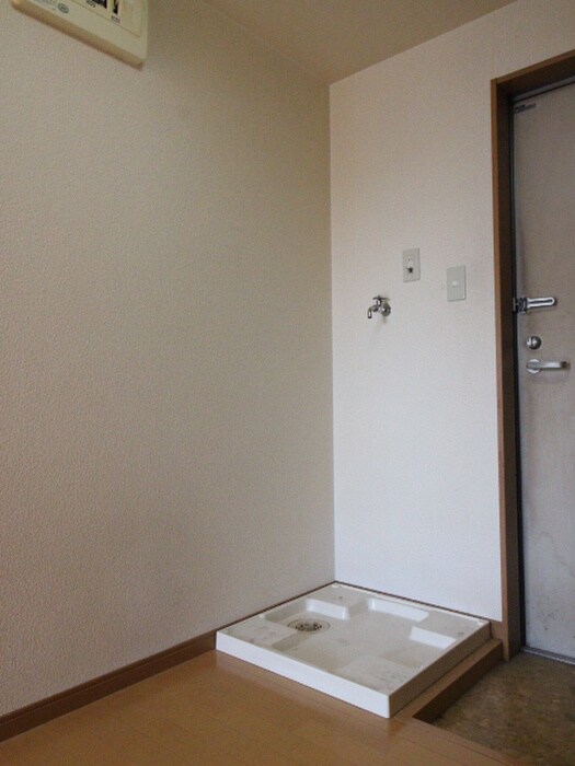 物件内観写真11　(洗濯機置場)