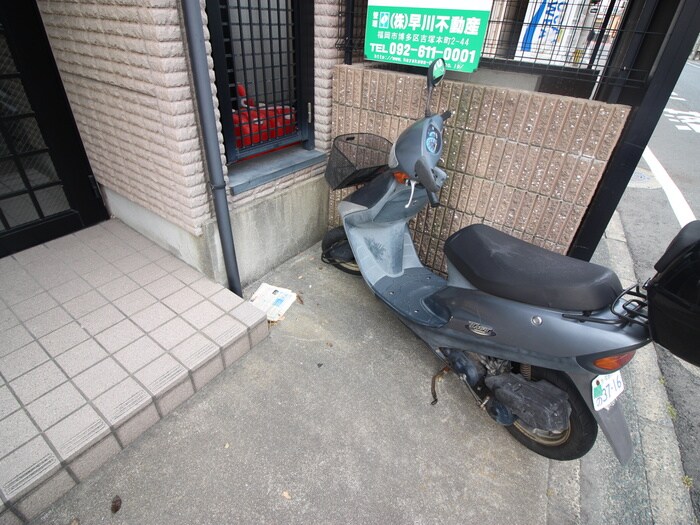 物件外観写真3　(駐輪場)