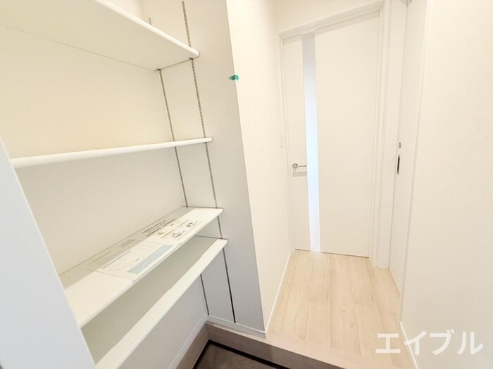 物件内観写真13　(玄関)