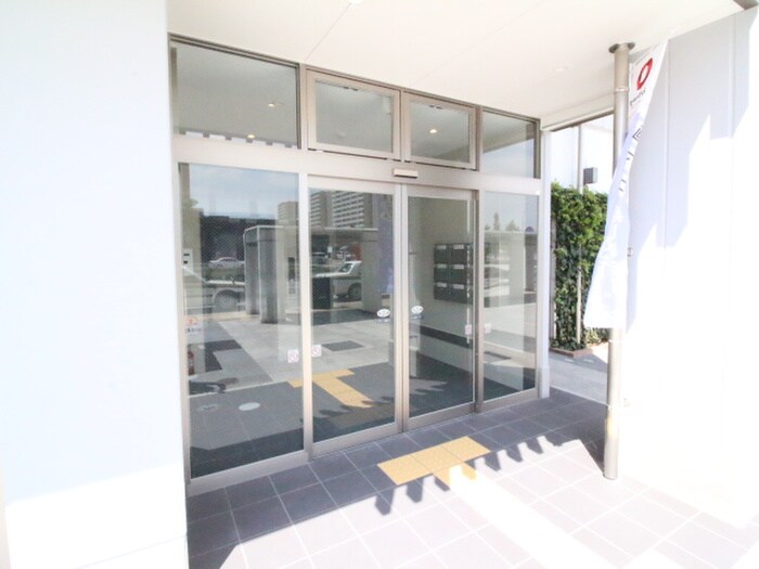 物件外観写真4　(エントランス部分)