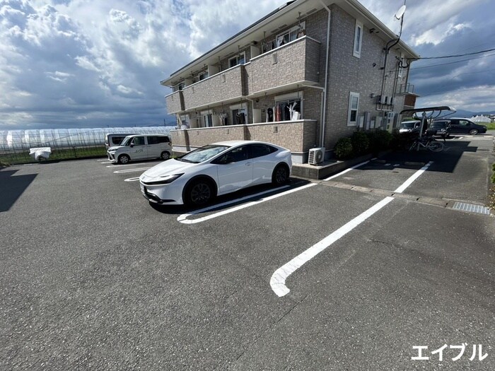 物件外観写真5　(駐車場)