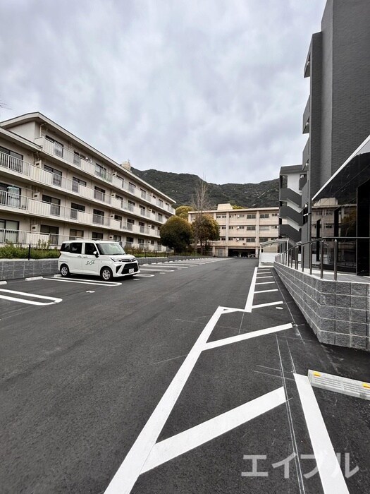 物件外観写真4　(駐車場)