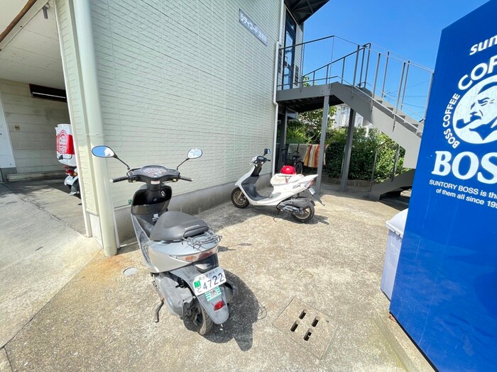 物件外観写真3　(駐輪場)