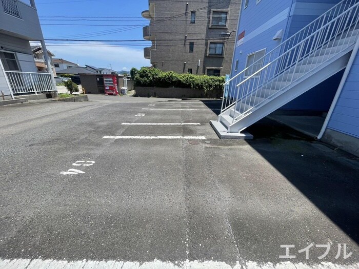 物件外観写真3　(駐車場)