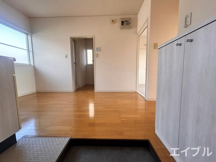 物件内観写真10　(玄関)