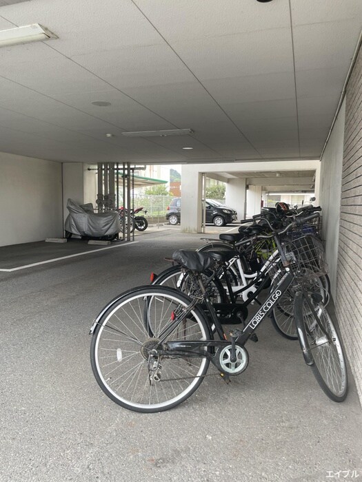物件外観写真5　(駐輪場)