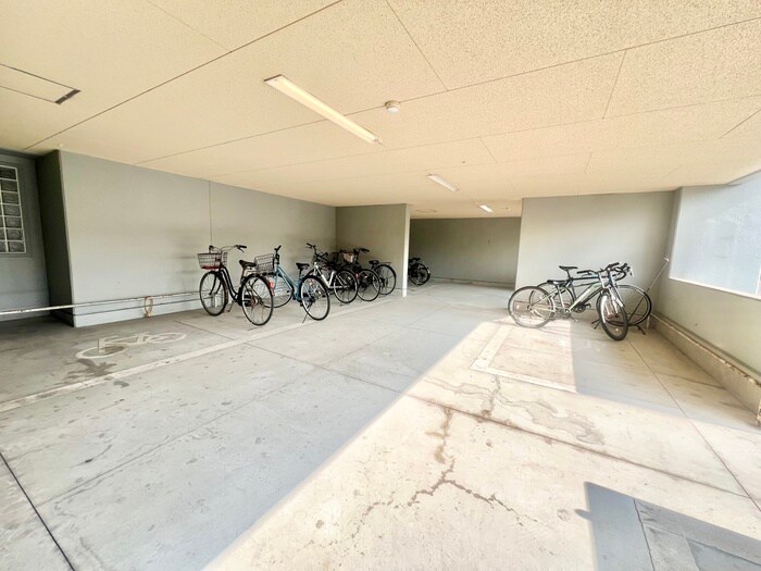 物件外観写真2　(駐輪場)