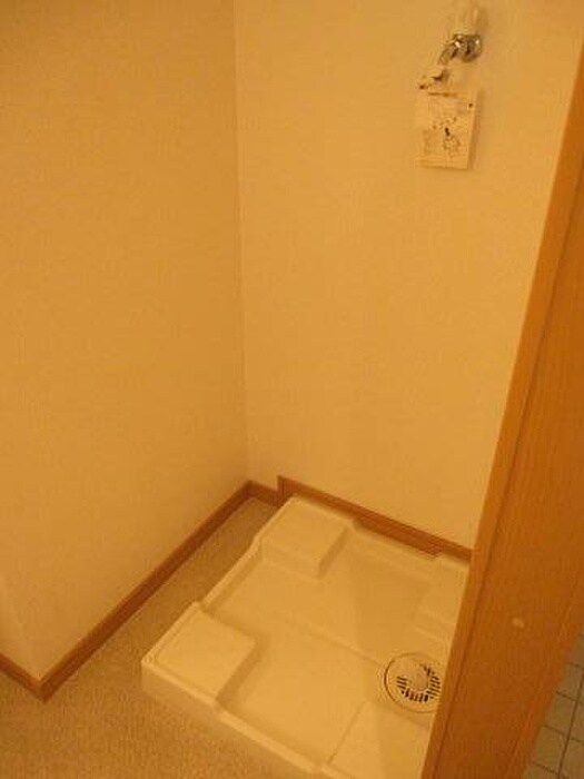 物件内観写真12　(洗濯機置場)