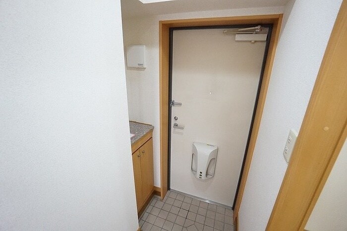 物件内観写真13　(玄関)