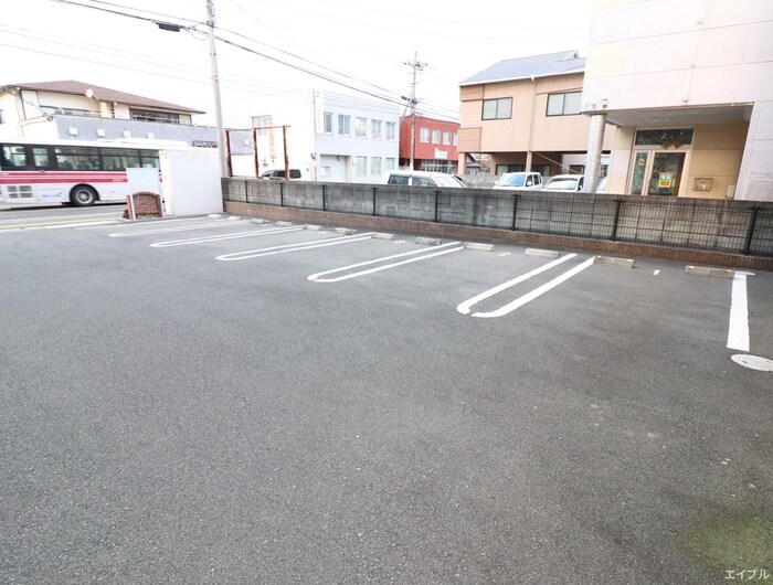物件外観写真5　(駐車場)