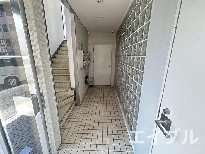 物件外観写真5　(エントランス部分)