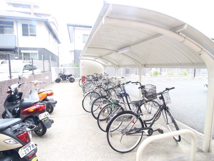 物件外観写真5　(駐輪場)