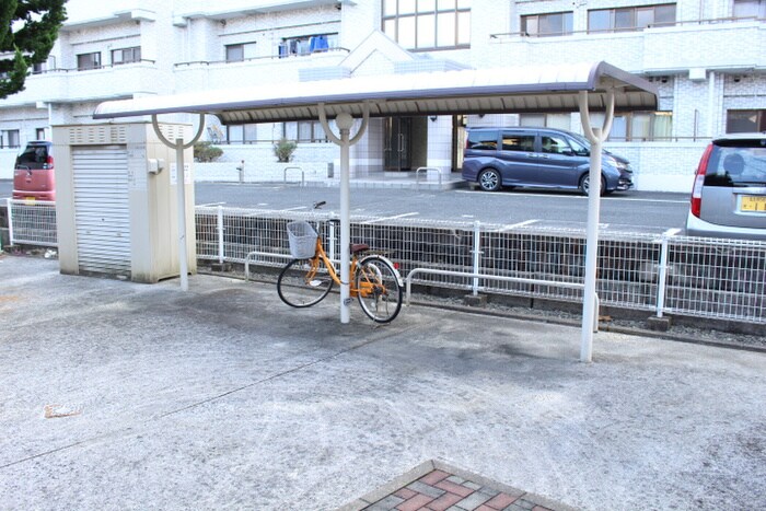 物件外観写真3　(駐輪場)