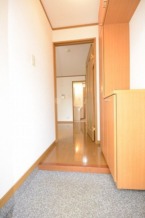 物件内観写真13　(玄関)