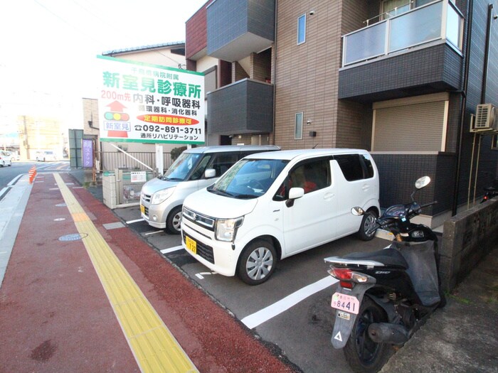 物件外観写真5　(駐車場)