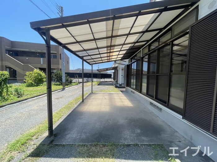 物件外観写真3　(駐車場)