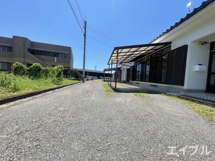 物件外観写真6　(エントランス部分)