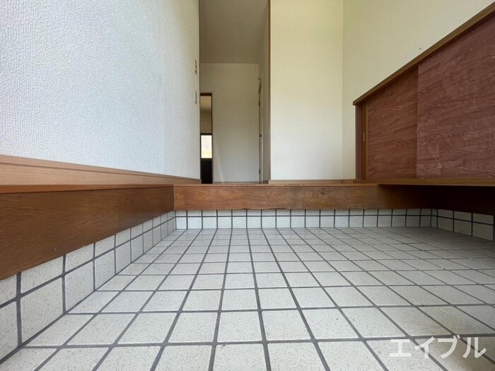 物件内観写真12　(玄関)