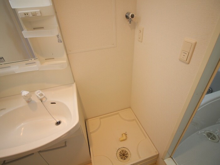 物件内観写真13　(洗濯機置場)