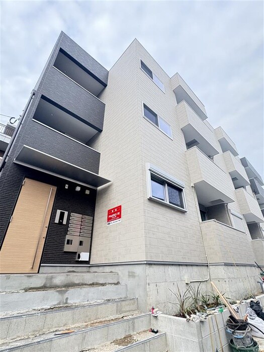 物件外観写真1　(建築中)