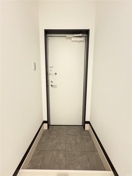 物件内観写真16　(玄関)