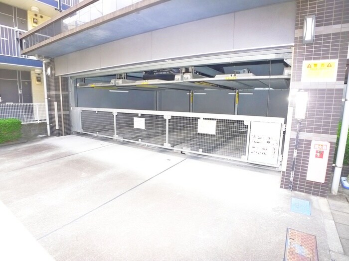 物件外観写真4　(駐車場)