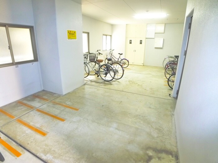 物件外観写真5　(駐輪場)