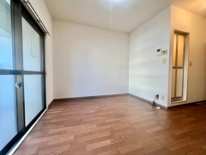 物件内観写真3　(居室)