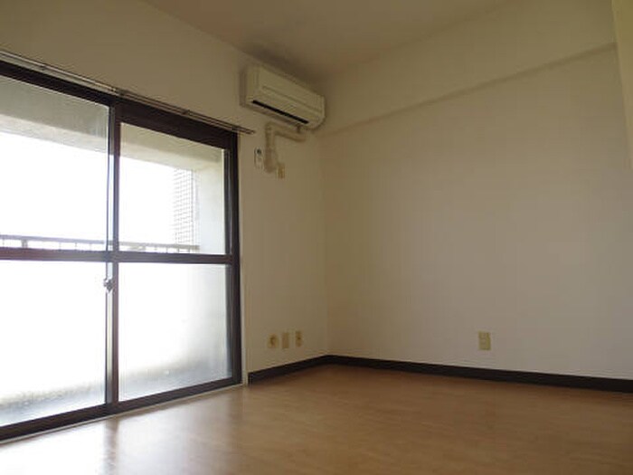 物件内観写真4　(居室)