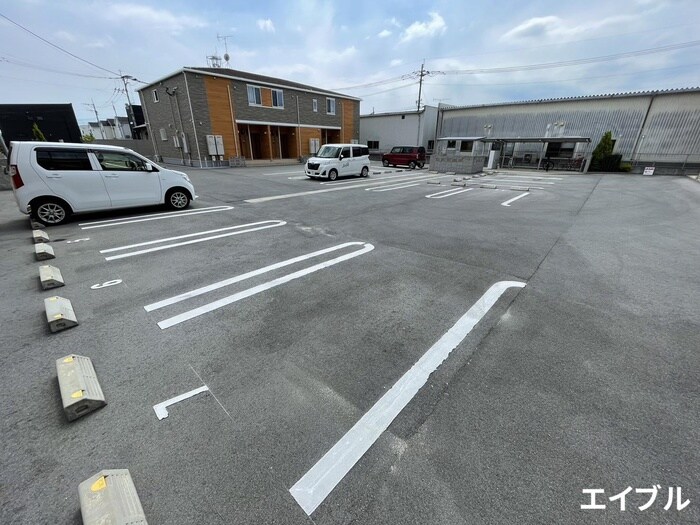 物件外観写真3　(駐車場)