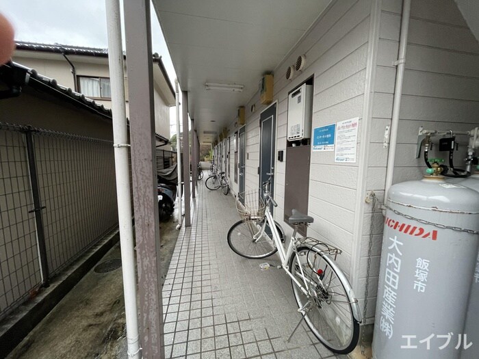 物件外観写真4　(エントランス部分)