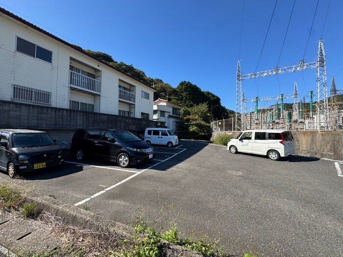 物件外観写真2　(駐車場)