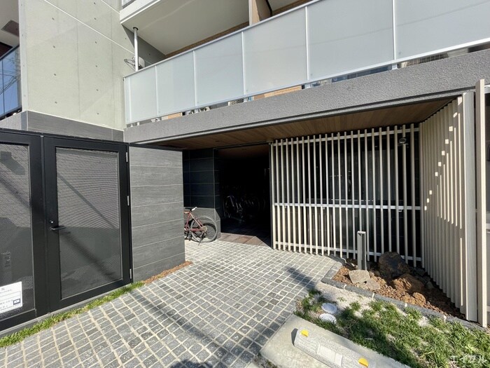 物件外観写真3　(エントランス部分)