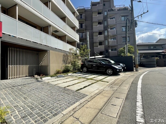 物件外観写真6　(駐車場)