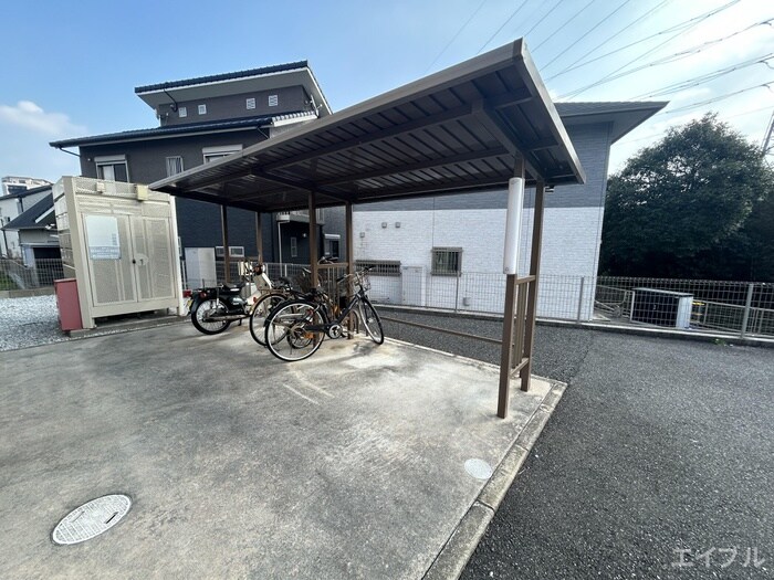 物件外観写真3　(駐輪場)