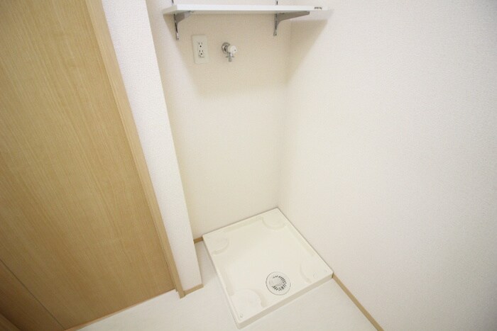 物件内観写真16　(洗濯機置場)