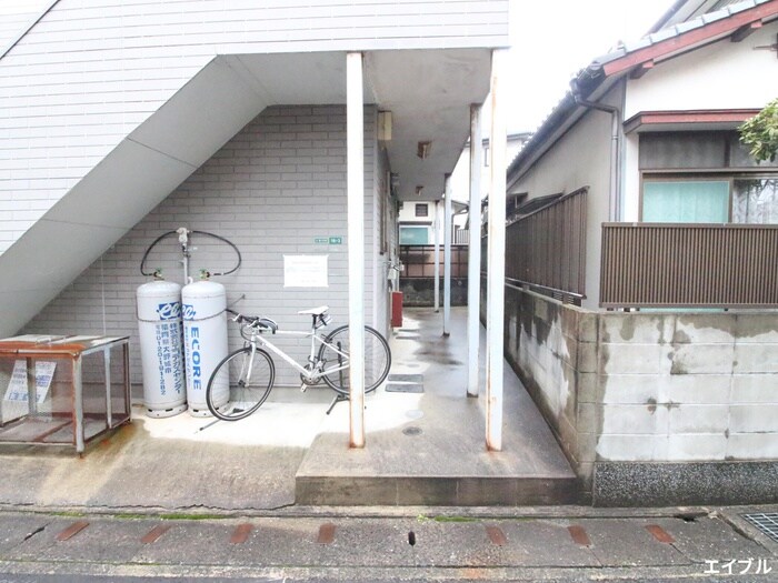 物件外観写真3　(エントランス部分)